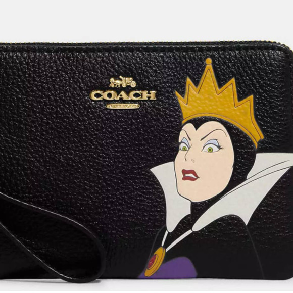 🔥New Coach Disney Corner Zip Wristlet With Evil Queen Motif - Picture 2 of 5